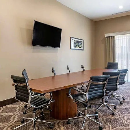 Comfort Suites - University 