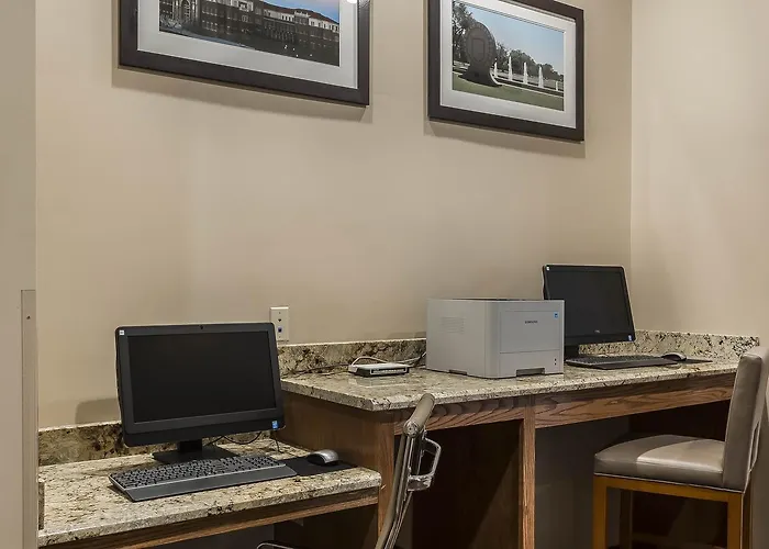 Comfort Suites - University